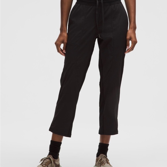 Lululemon Athletica, Dance Studio MR Crop - Picture 1 of 5